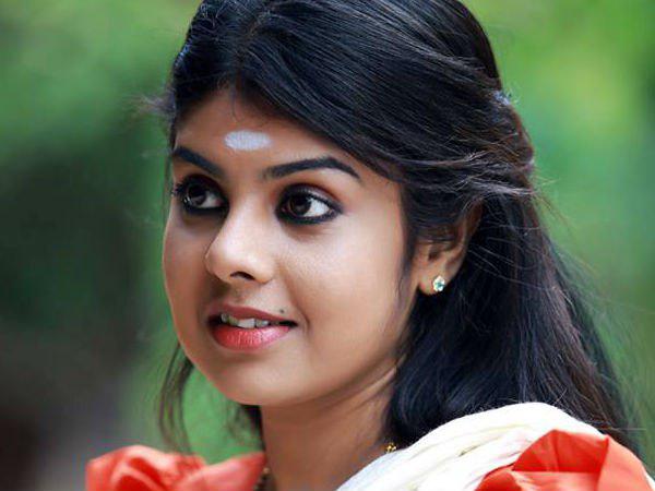 നിലാവറിയാതെ 