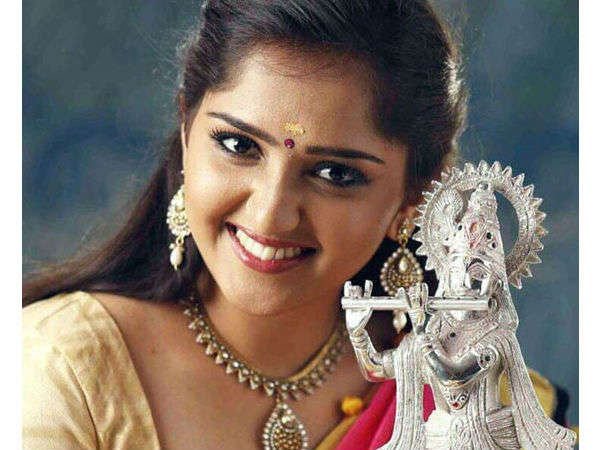 ബാലതാരമായി തുടക്കം 