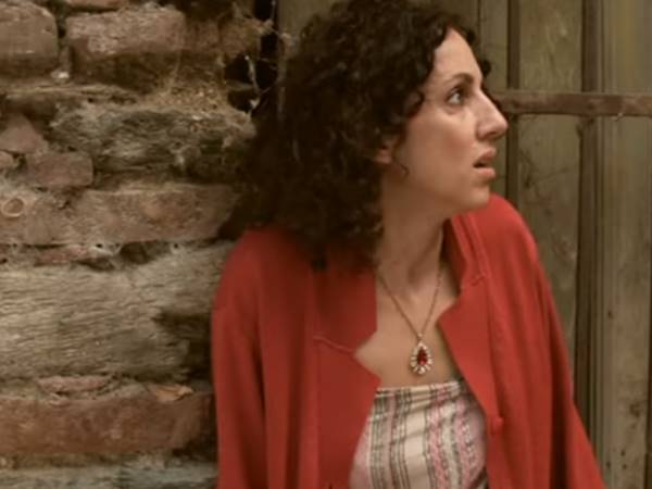 ചില്ലറ പണിയൊന്നുമല്ല പിന്നിൽ 