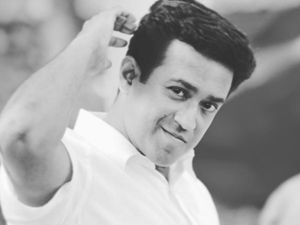 തുടച്ച് മാറ്റാന് ശ്രമിയ്ക്കുന്നു