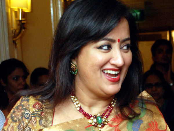 തമിഴിലൂടെ അരങ്ങേറ്റം