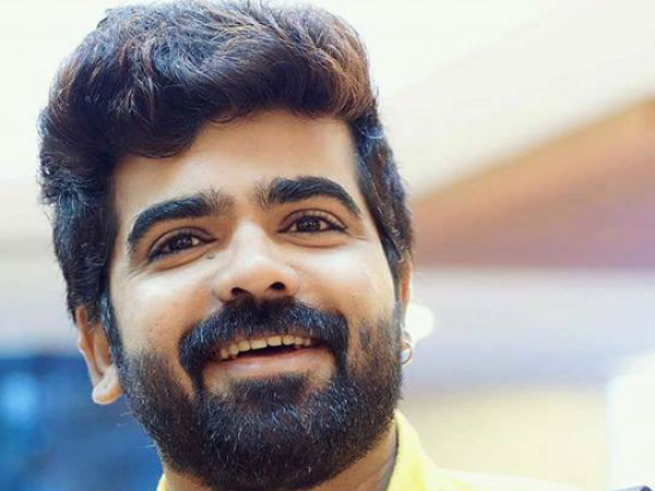 അഭിനയത്തിലേക്ക്