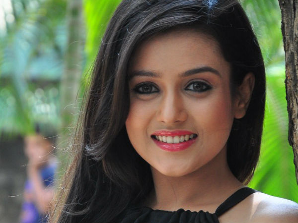 കന്നടയില്‍ അരങ്ങേറ്റം