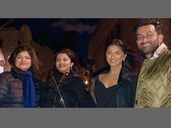 സംവിധായകനാവുന്നതിനായി കാത്തിരിക്കുന്നു