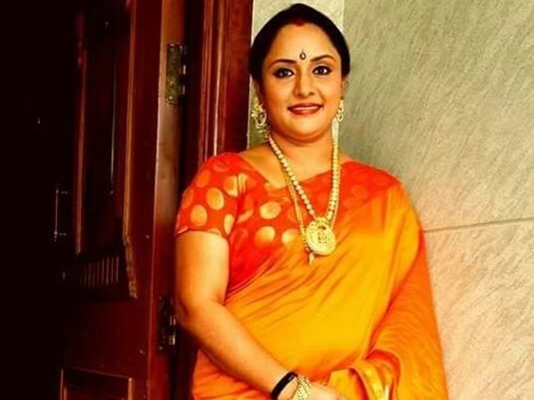 വിശേഷങ്ങള് പങ്കുവെക്കുന്നു