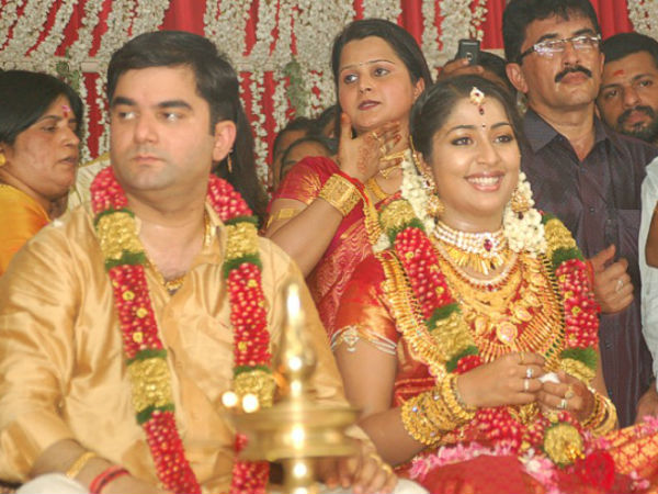 ഇടയ്ക്ക് തിരിച്ചെത്തിയ നവ്യ നായര്‍