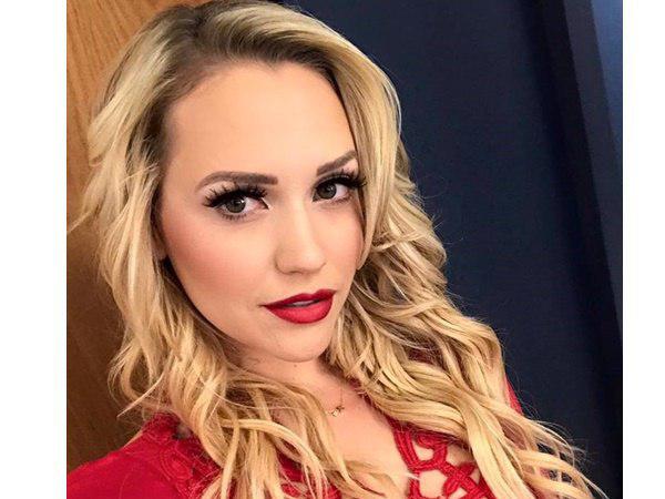 മിയാ മല്‍കോവ നായികയാവുന്നു...