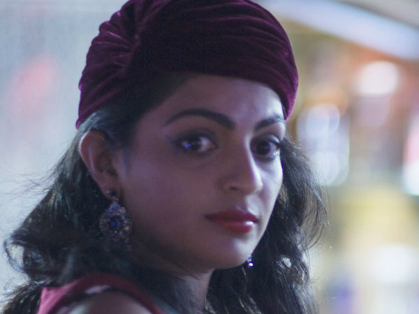 ഗോസിപ്പ് കേള്‍ക്കുമ്പോള്‍ 