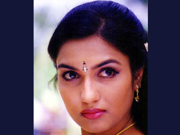  മുരളിയുടെ ഭാര്യയായി കാണാക്കിനാവില്‍