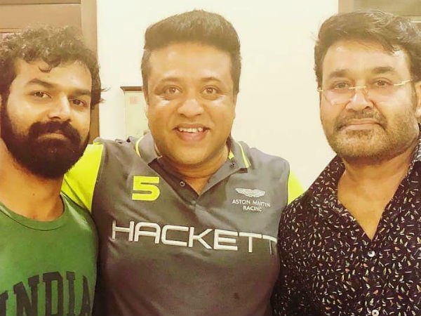 മാധ്യമങ്ങള്‍ക്ക് മുന്നില്‍ നിന്നും അകലുന്നു