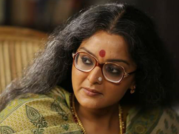 കണ്ണില്‍ നോക്കി ആമിക്കൊപ്പം