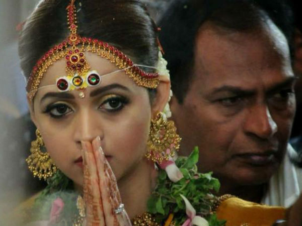 സന്തോഷവതിയായി ഭാവന