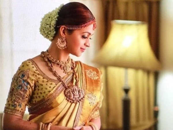 മാസ് ലുക്കിൽ ഭാവന