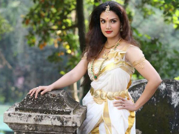 ഈ ലുക്ക് 