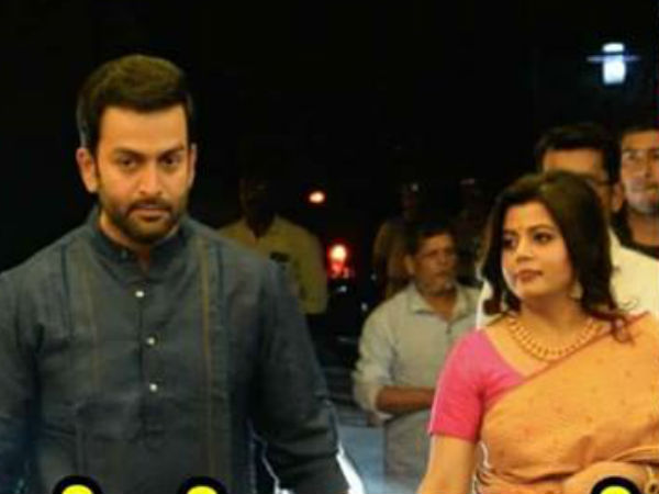 സുപ്രിയയുടെ കൈപിടിച്ച്