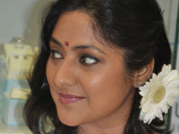 കാത്തിരിക്കുന്നു 