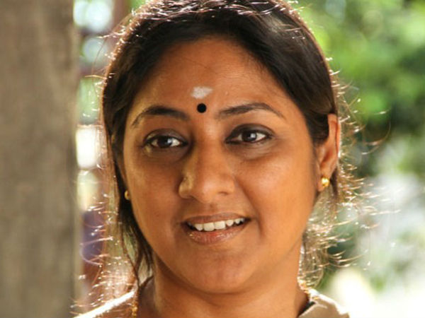 ബാലതാരമായി തുടക്കം