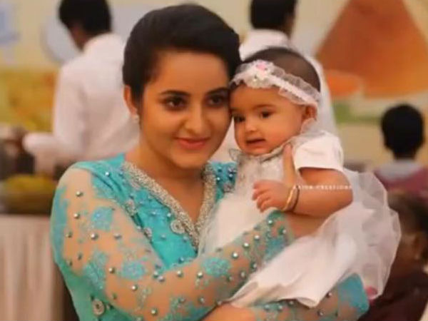 ഭാമയുടെ കൈയ്യില്‍