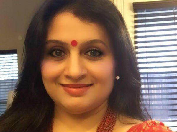 സോഷ്യല്‍ മീഡിയയില്‍ സജീവം