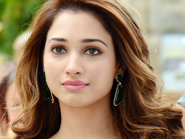 ആള്‍ക്കൂട്ടത്തില്‍ നിന്നൊരു ചെരുപ്പ്