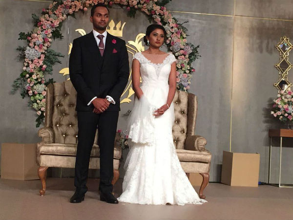 പിന്നണി ഗാനത്തോടെയുള്ള വരവേല്‍പ്പ് 