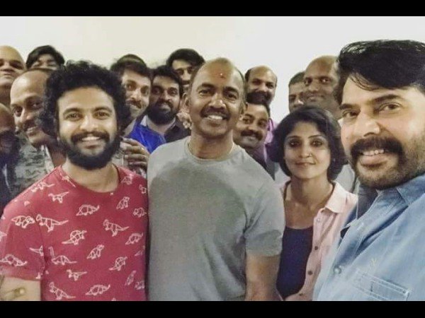 ഒരാളെ പുകഴ്ത്താന്‍ മറ്റൊരാളെ ഇടിച്ച് താഴ്ത്തുന്നു