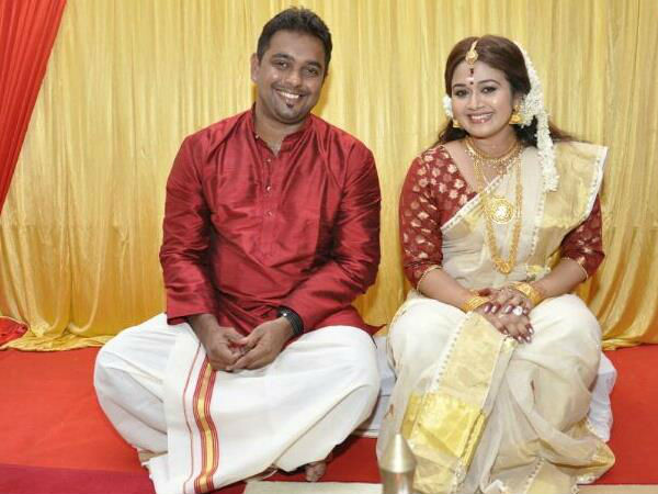 കണ്ണീരിന്റെ നനവുള്ള ഓര്‍മ്മകളും