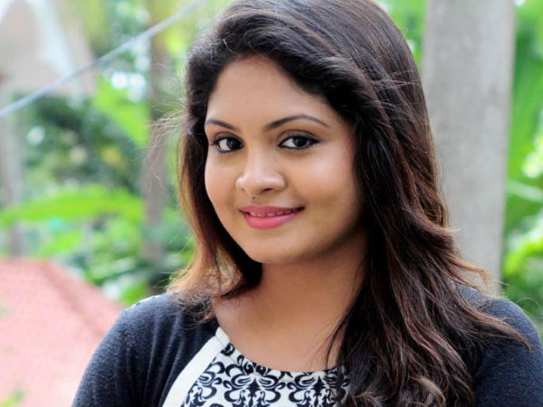  ദീപ്തിയും ഗായത്രിയും