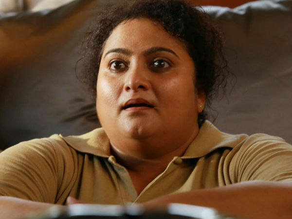 മിമിക്രി ആര്‍ട്ടിസ്റ്റ്