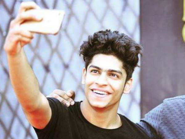 സിനിമയിൽ എത്തുന്നതിനും മുൻപേ താരമായി