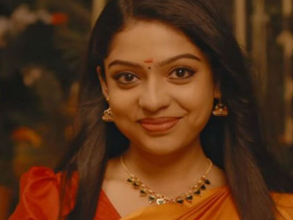 ആദ്യ നായിക