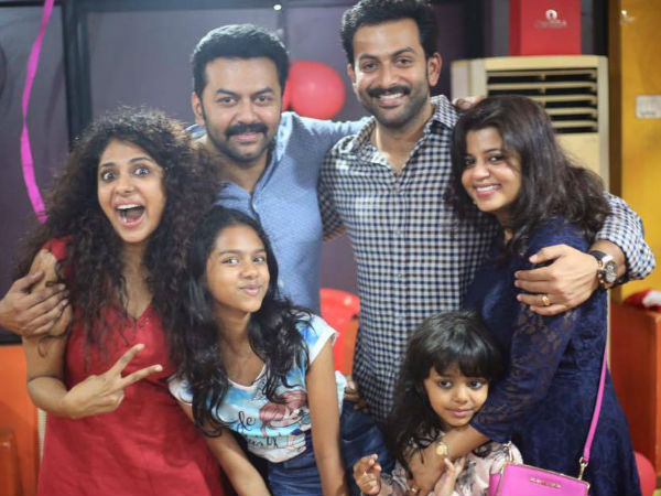 ഇന്ദ്രജിത്തിന് പിന്നാലെ മക്കളുമെത്തി