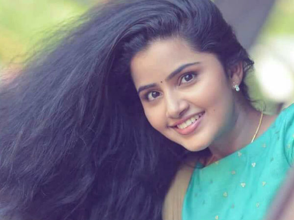 നിരവധി ചിത്രങ്ങള്‍