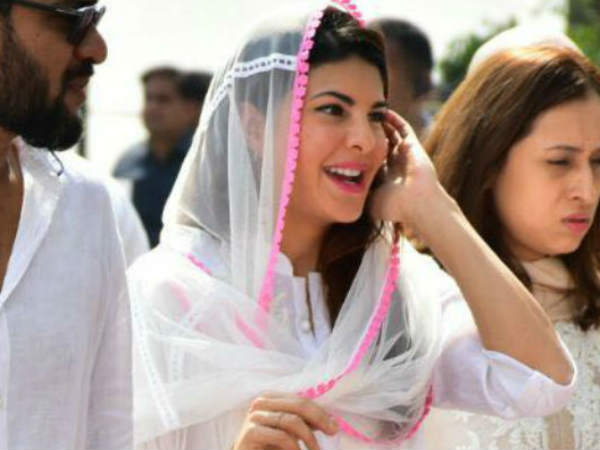 ആരോ പകർത്തിയ ചിത്രം