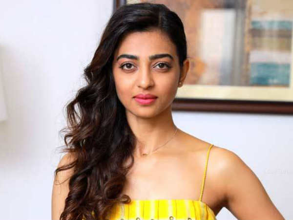 കാലിൽ സ്പർശിച്ചു