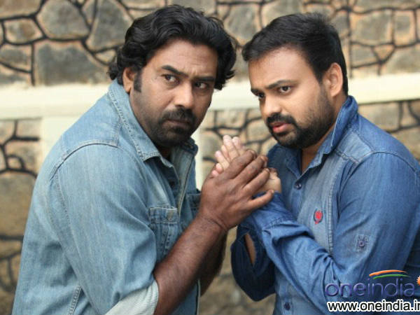 ചാക്കോച്ചന്‍ ബിജുമേനോന്‍ കൂട്ടുക്കെട്ട്