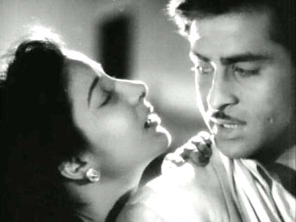 ജ്വലിച്ചു നില്‍ക്കുന്നു