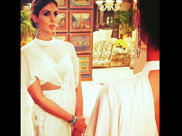 നൃത്തം ചെയ്യാനാവശ്യപ്പെട്ടു