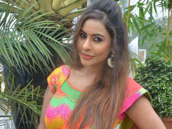  ടൊപ്പ് ലെസ്സ് പ്രതിഷേധം