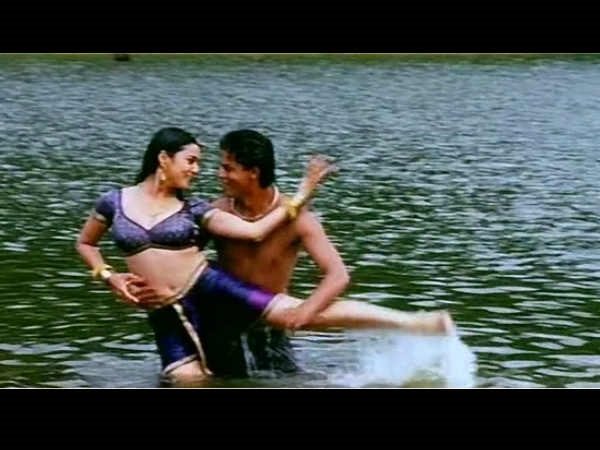 വെള്ളച്ചാട്ടത്തിന് തൊട്ടുതാഴെ