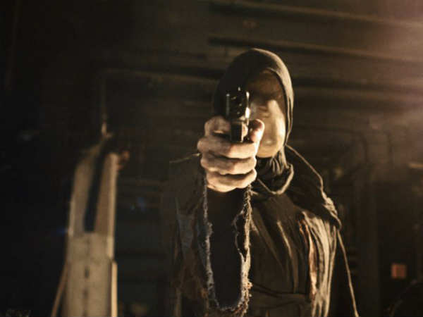 സർട്ടിഫിക്കറ്റില്ലാതെ പ്രദർശിപ്പിച്ചു