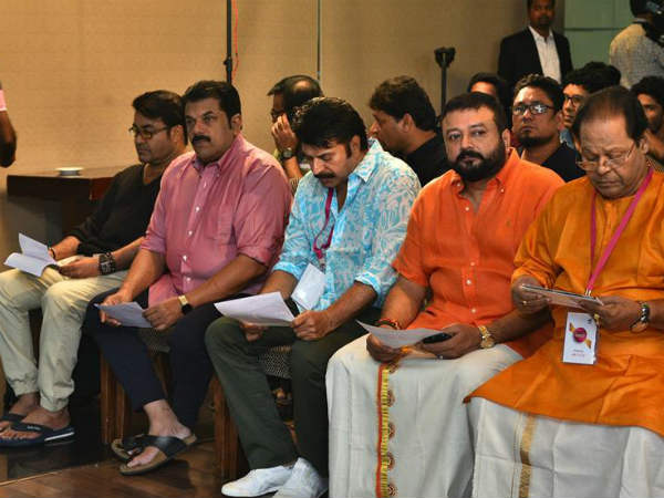മമ്മൂട്ടിയും സജീവമാണ്