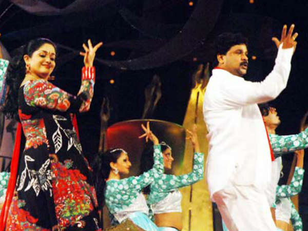 ദീലിപ്  നിറ സാന്നിധ്യം