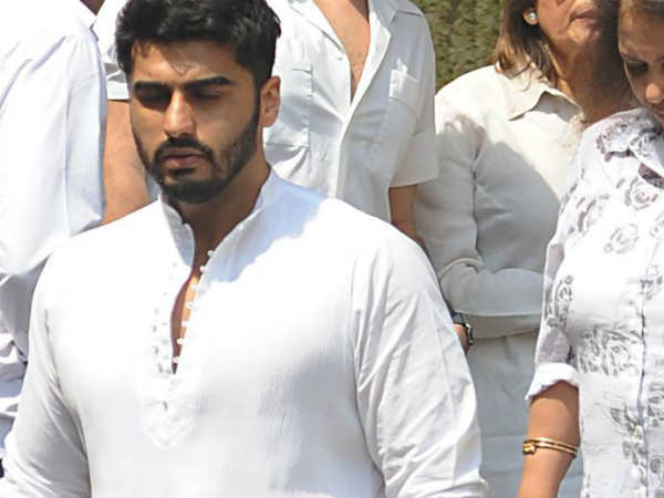 ലജ്ജിക്കുന്നു 