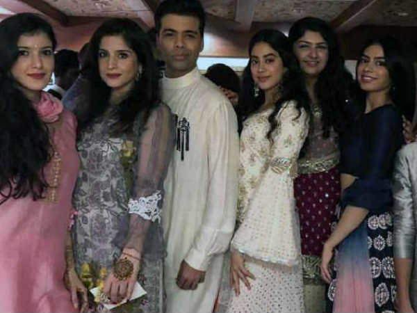  പാപ്പരാസികൾക്ക്  വിരുന്നു