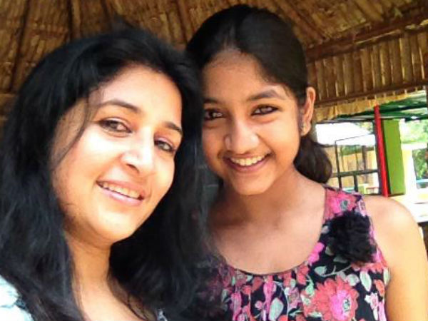 രണ്ടു വീടുകളിലേയ്ക്ക്