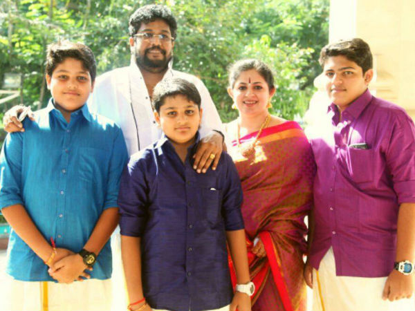 മോതിരം കൈയിലുണ്ട്..