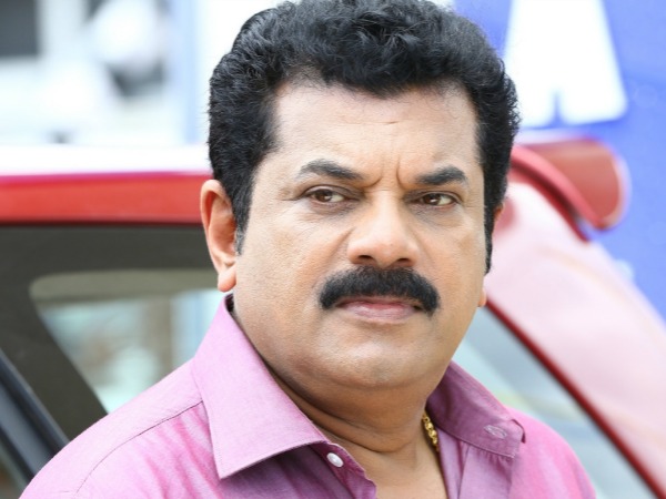 മുകേഷിനെ മാറ്റിനിര്‍ത്തണമെന്ന് സംവിധായകന്‍