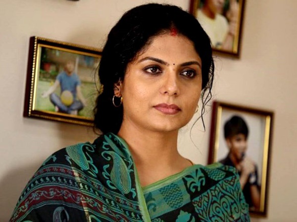 നര്‍ത്തകിയായും തിളങ്ങി