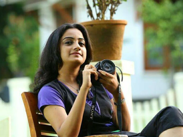 ചന്ദ്രേട്ടന്‍ എവിടെയാ